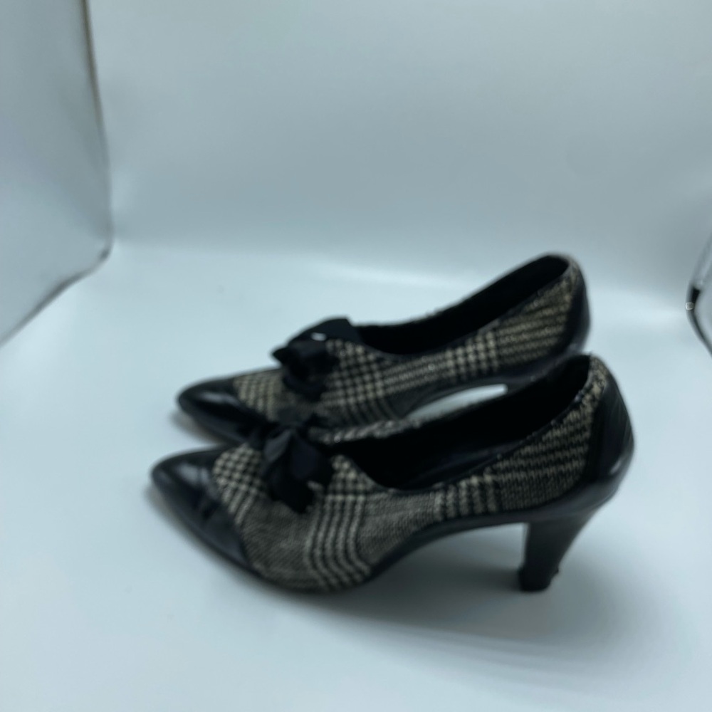 Liz Claiborne Black and White Houndstooth Heels - Picture 3 of 6